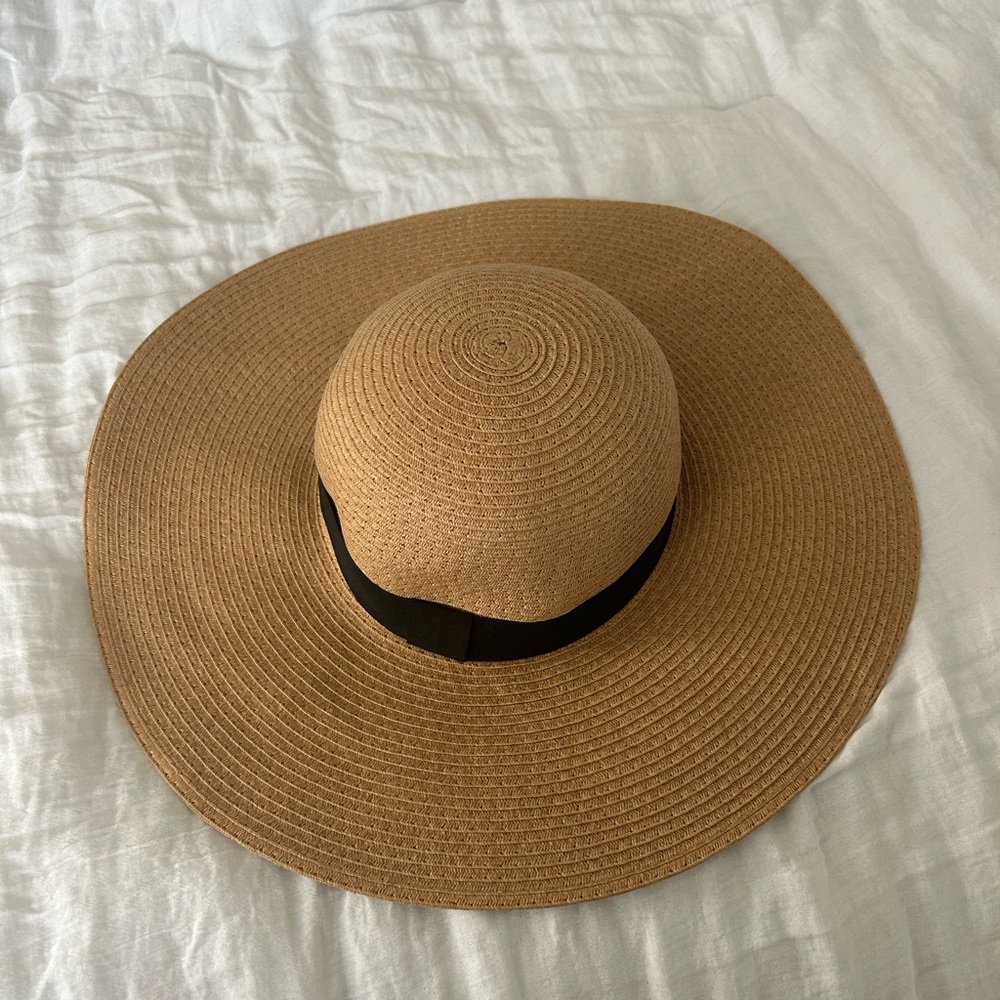 Elegant Tan Wide-Brimmed Hat